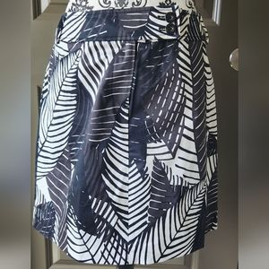 NWOT - White House Black Market Skirt, Palm Tree Leaf Print, Size 6